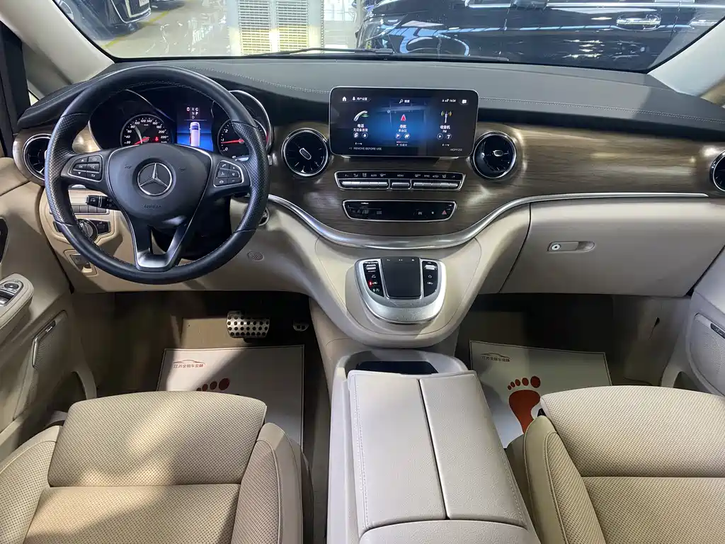 Mercedes-Benz V-Class 2023 — фото 7