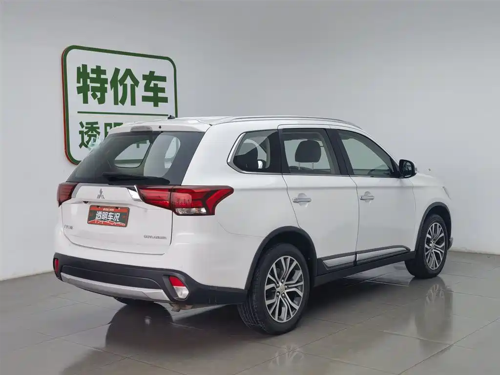 Mitsubishi Outlander 2016 — фото 2