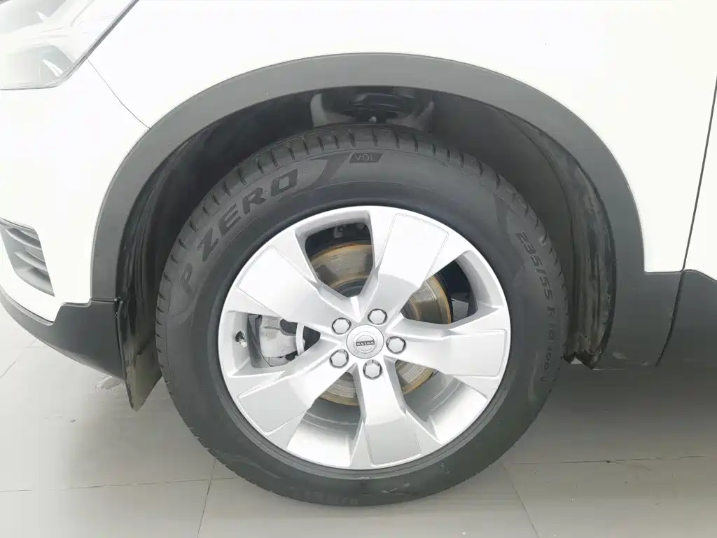 Volvo XC40 2018 — фото 17