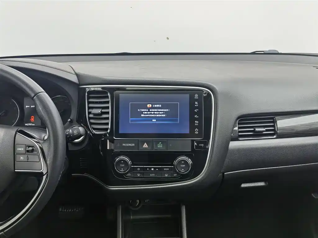 Mitsubishi Outlander 2016 — фото 12