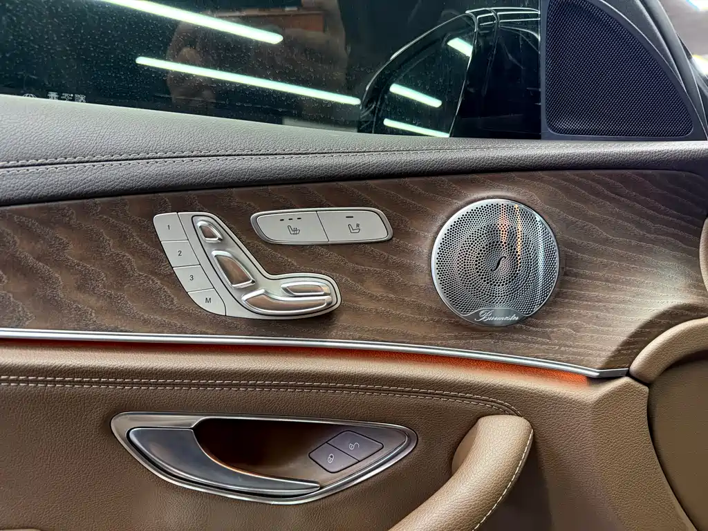 Mercedes-Benz E-Class 2020 — фото 19