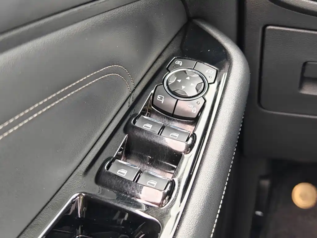 Ford Edge 2015 — фото 28