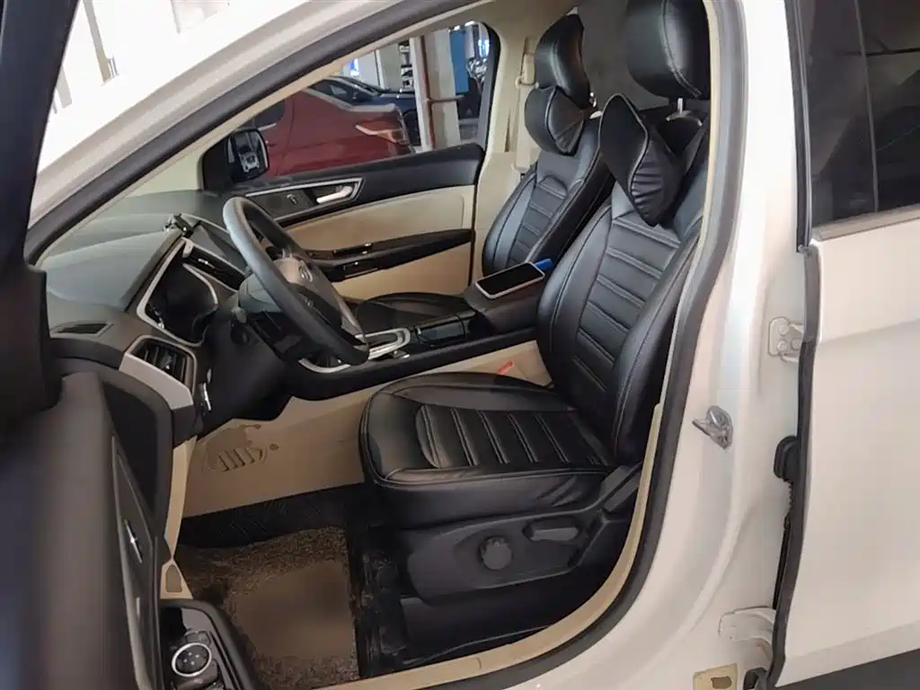 Ford Edge 2016 — фото 15