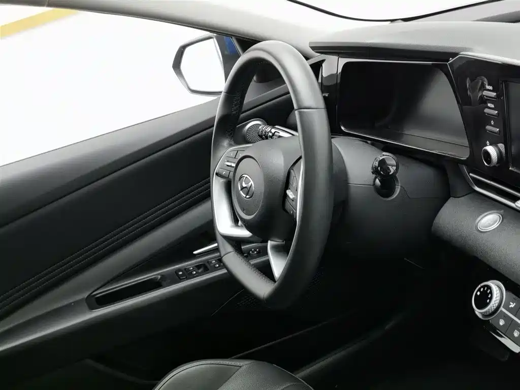 Hyundai Elantra 2023 — фото 22