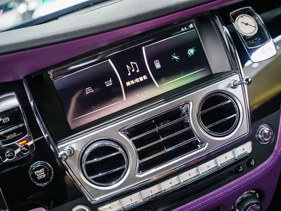 Rolls-Royce Phantom 2018 — фото 17