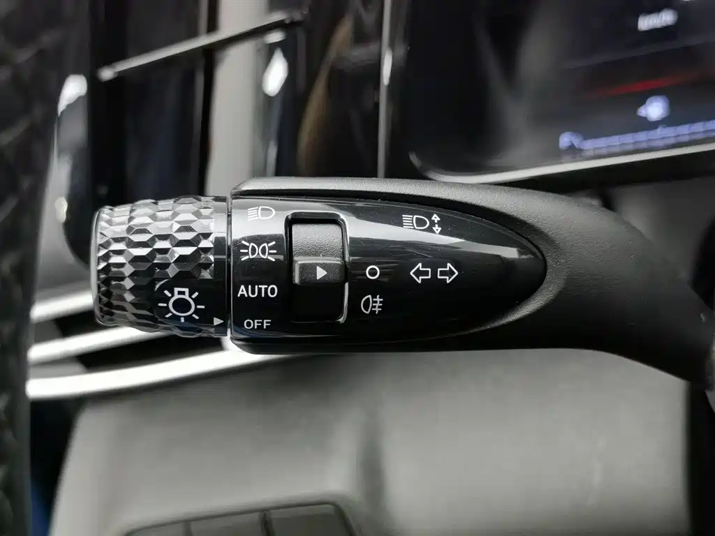 Hyundai Elantra 2023 — фото 21
