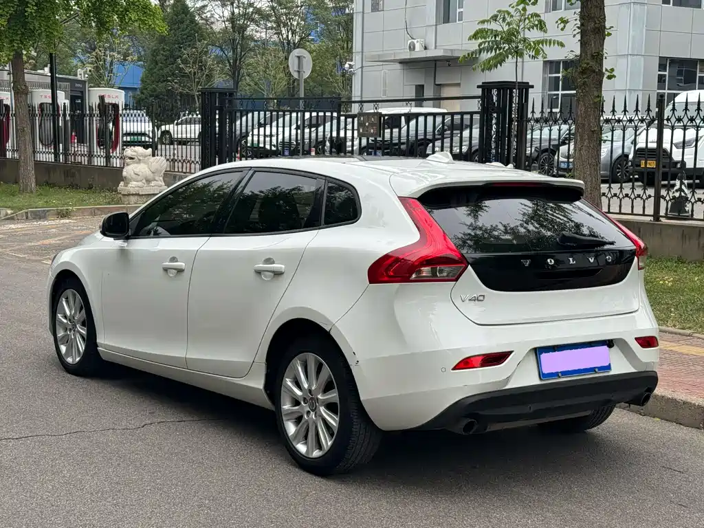 Volvo V40 2015 — фото 23