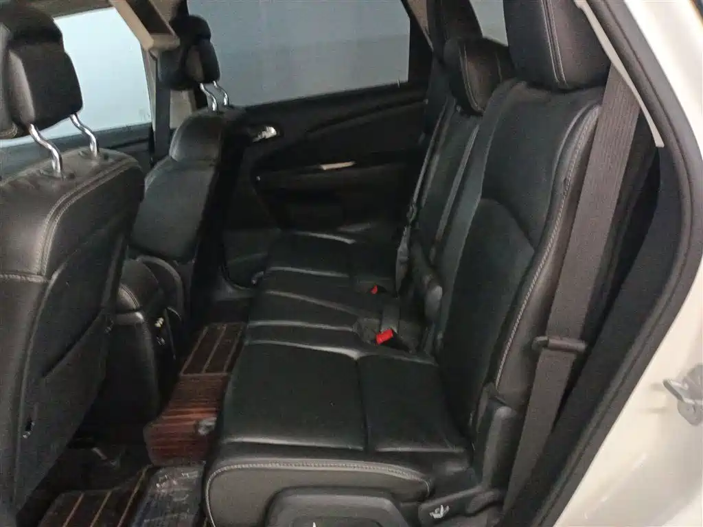 Dodge Journey 2017 — фото 17