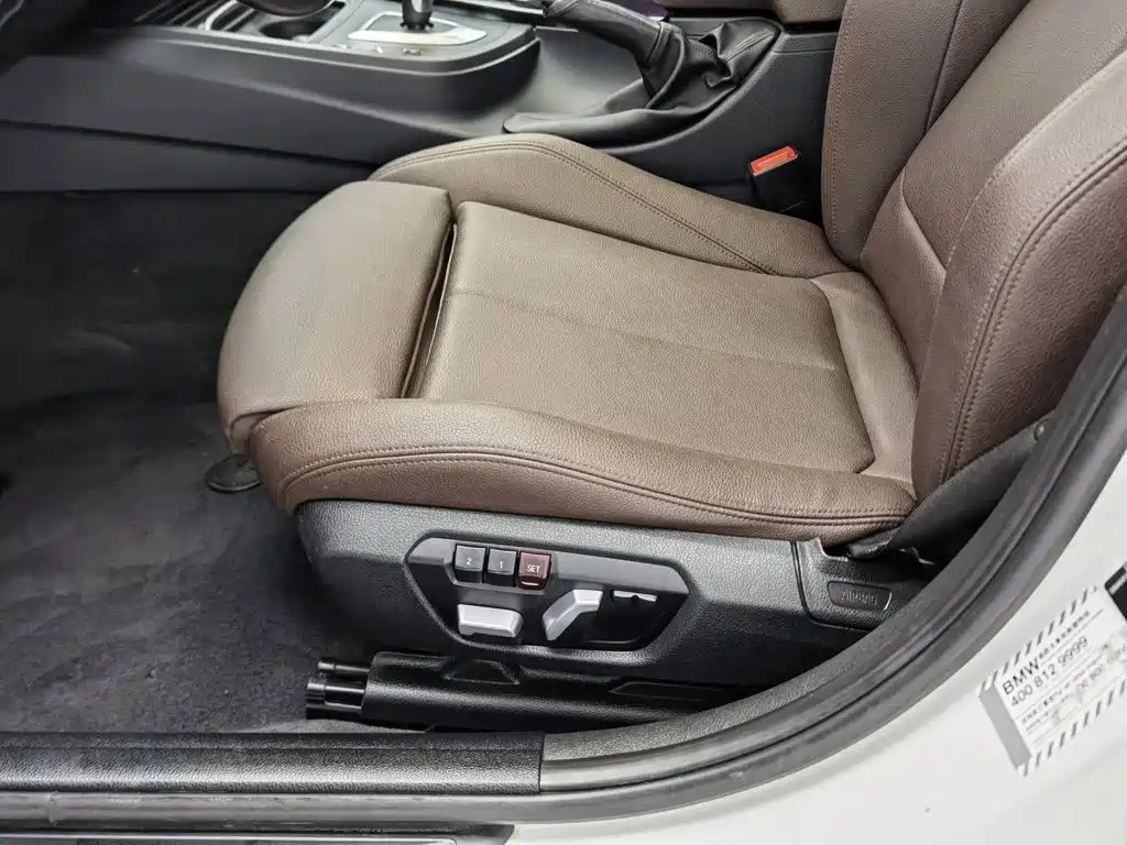 BMW 3 Series 2018 — фото 20