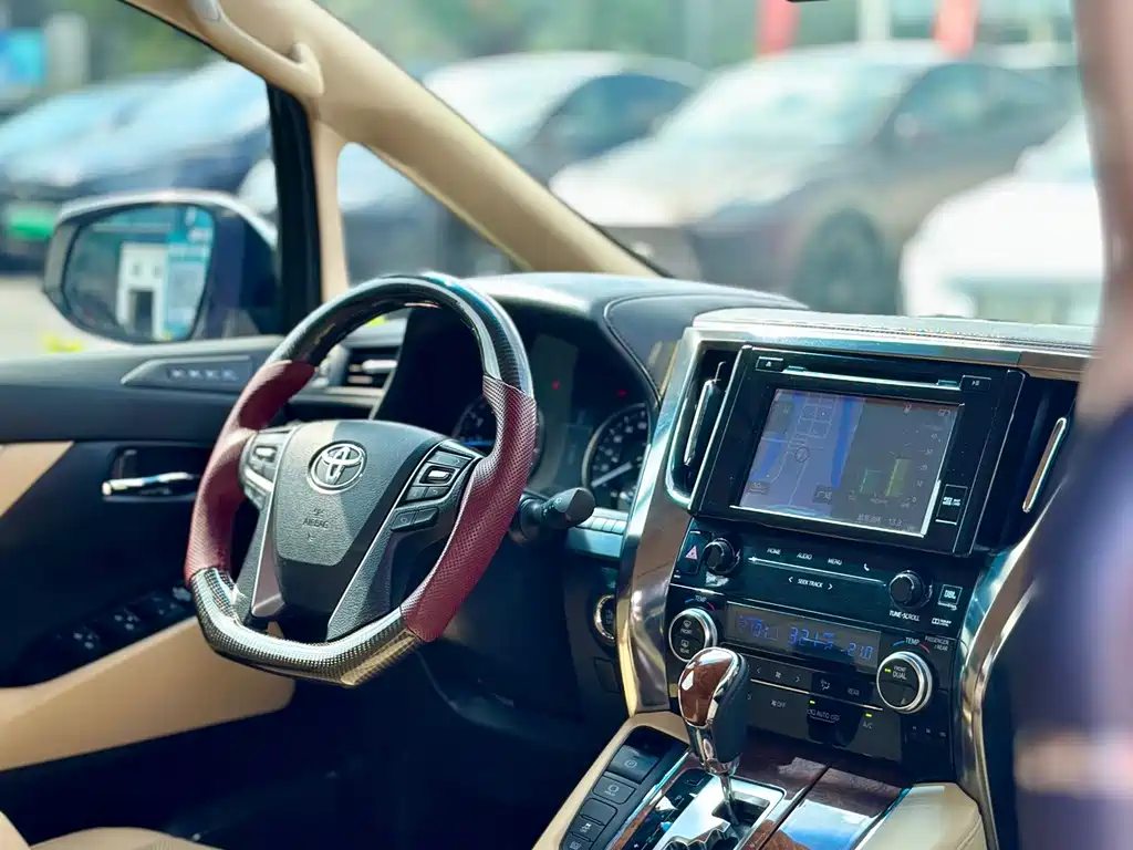Toyota Alphard 2017 — фото 16