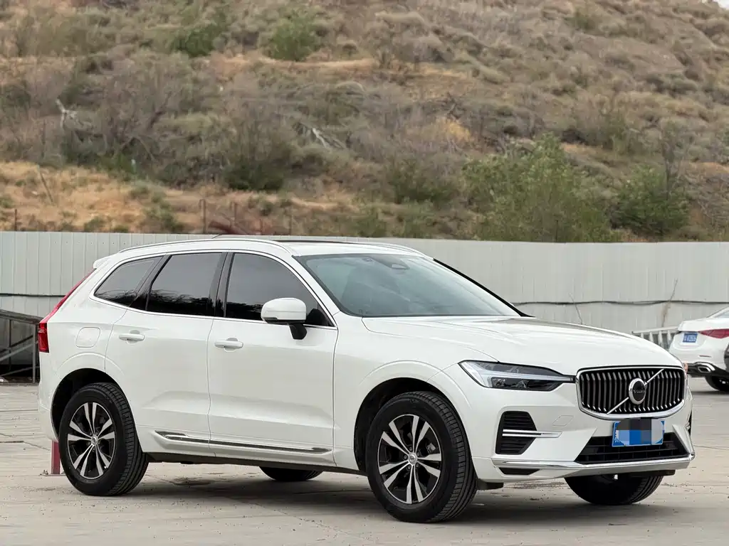 Volvo XC60 2023 — фото 3