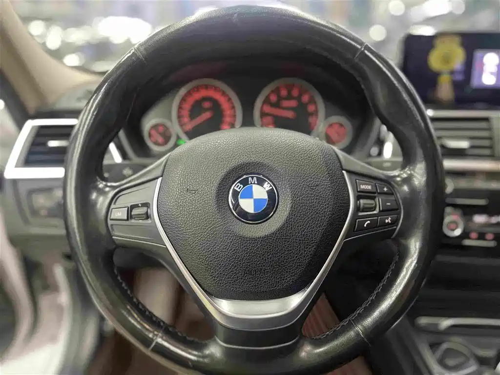 BMW 3 Series 2018 — фото 15