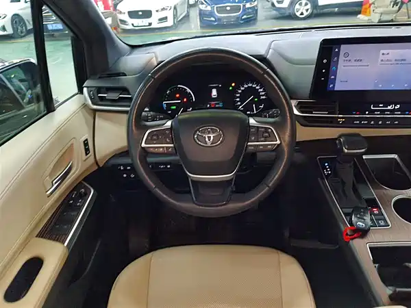 Toyota Granvia 2023