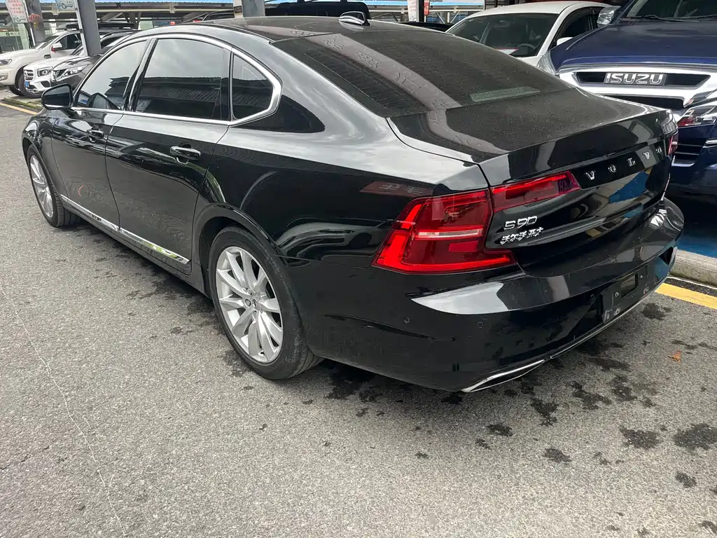 Volvo S90 2018 — фото 12