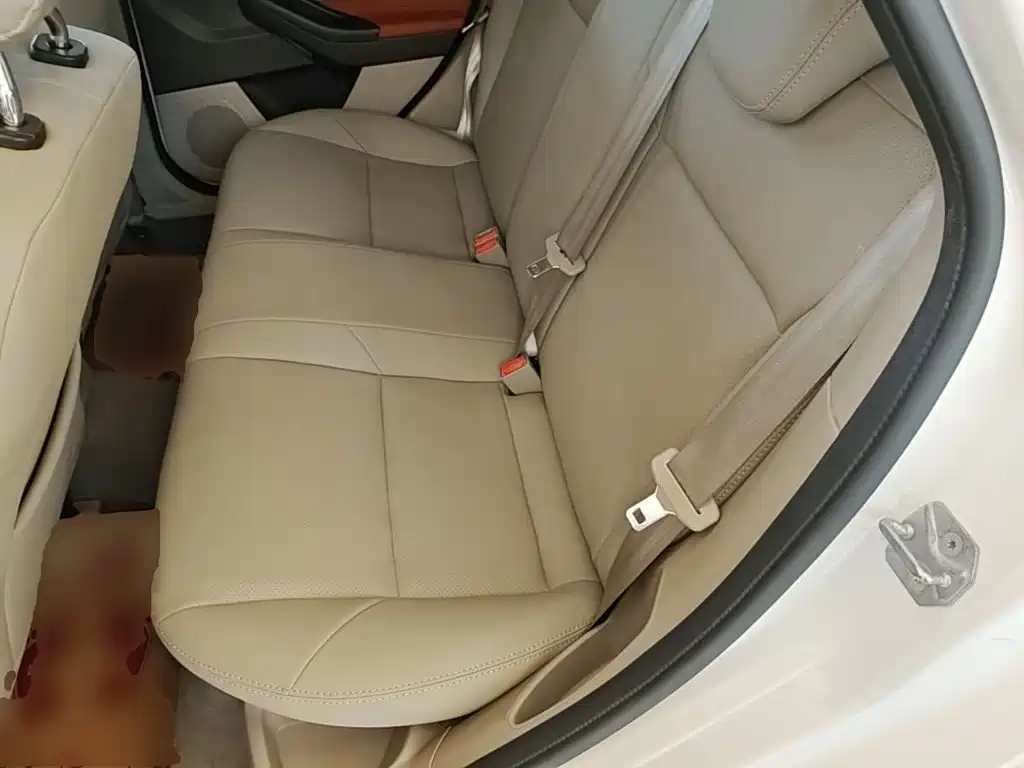 Ford Focus 2015 — фото 17