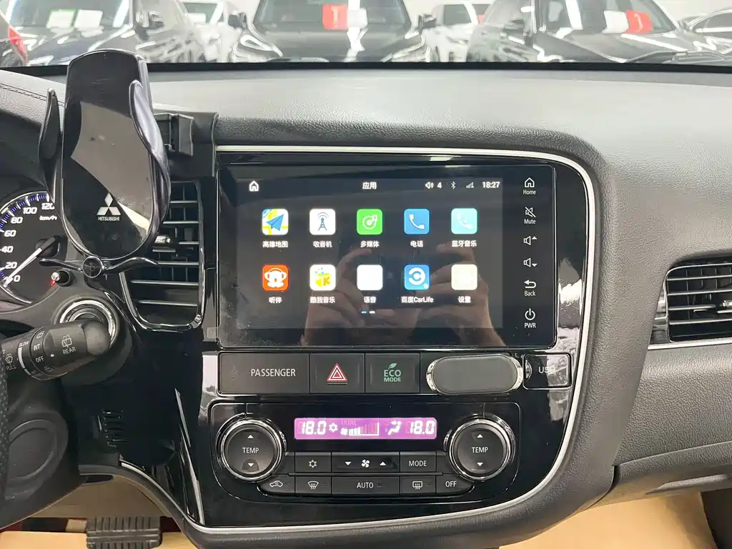 Mitsubishi Outlander 2021 — фото 11