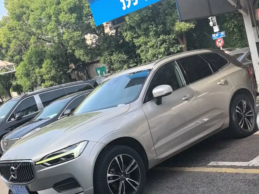 Volvo XC60 2019 — фото 2