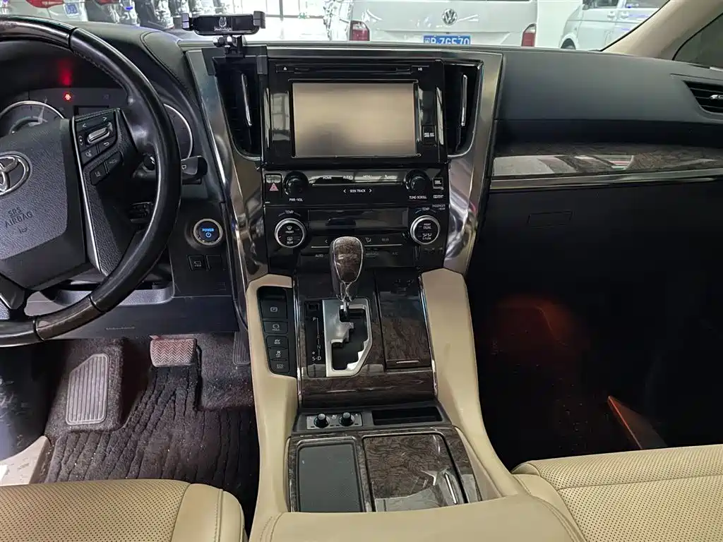 Toyota Alphard 2020 — фото 11