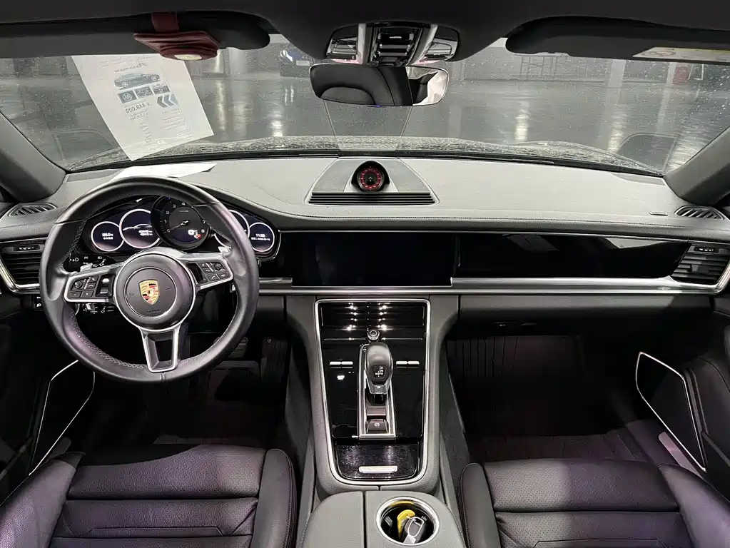 Porsche Panamera 2018 — фото 10