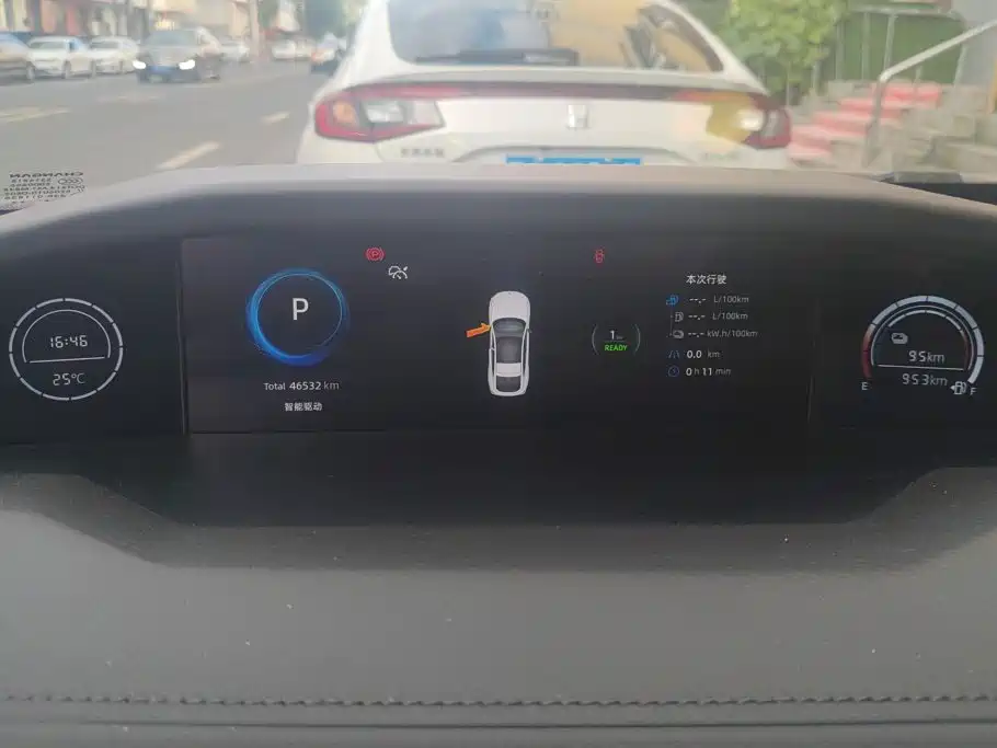 Changan UNI-V Smart Electric Idd 2024 — фото 14