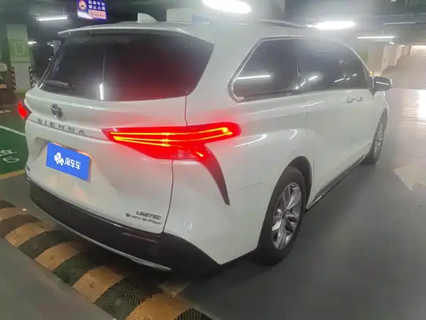 Toyota Sienna 2024