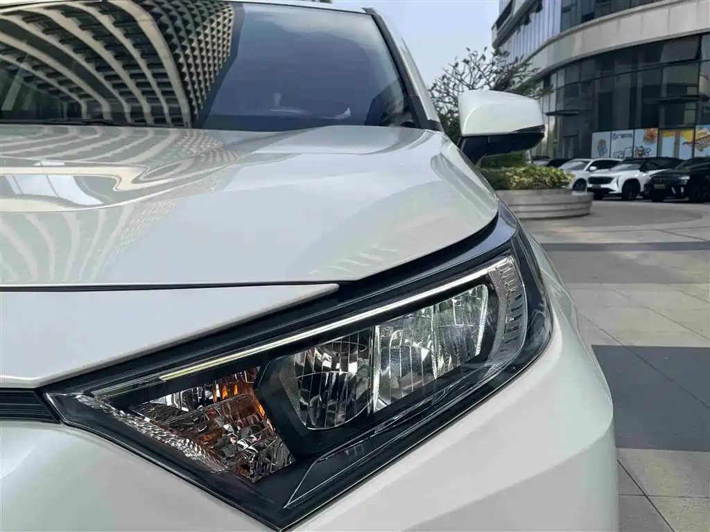 Toyota RAV4 2022 — фото 11