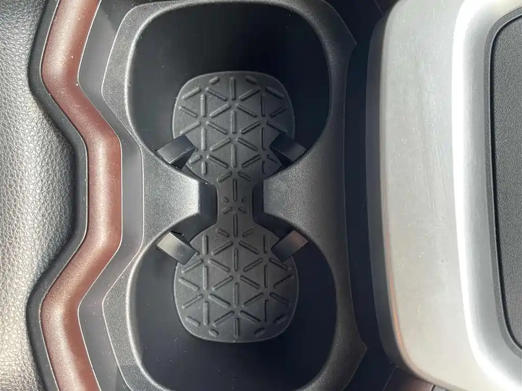 Toyota RAV4 2022 — фото 14