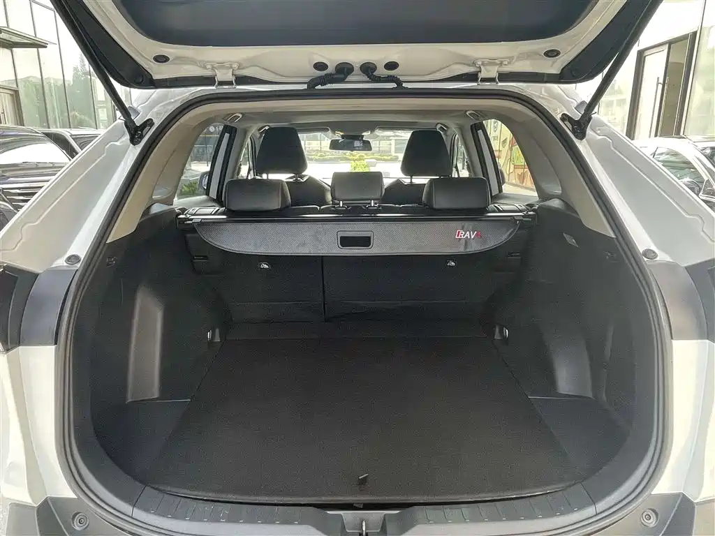 Toyota RAV4 2022 — фото 16
