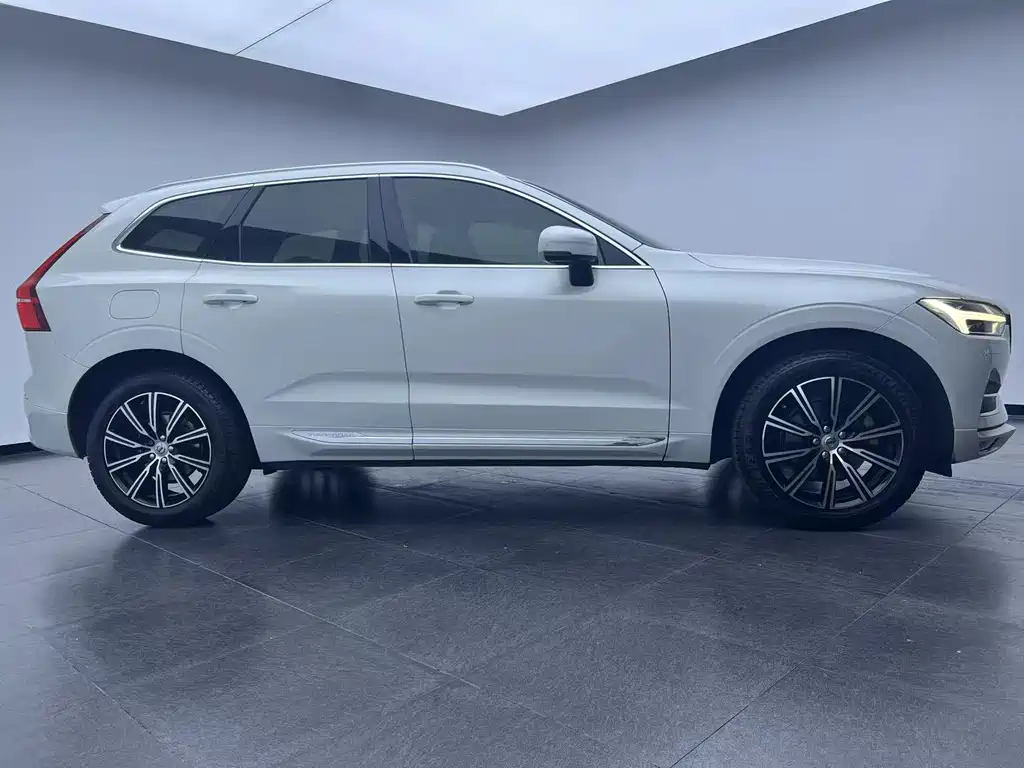 Volvo XC60 2018 — фото 4