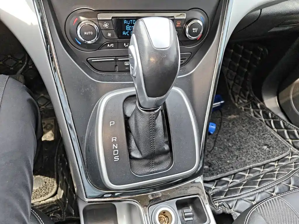 Ford Kuga 2015 — фото 14