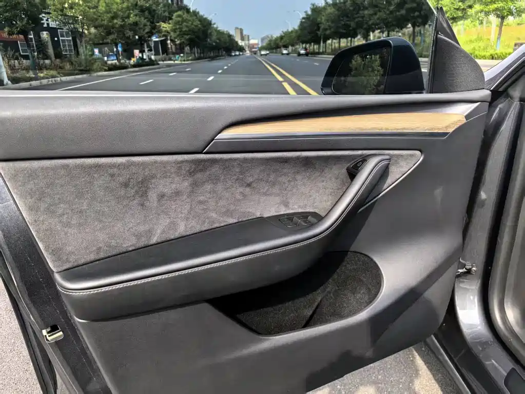 Tesla Model Y 2022 — фото 13