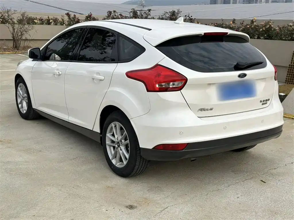 Ford Focus 2019 — фото 13