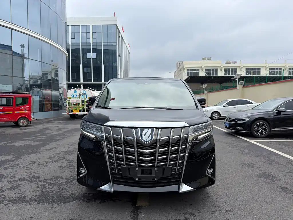 Toyota Alphard 2023 — фото 1