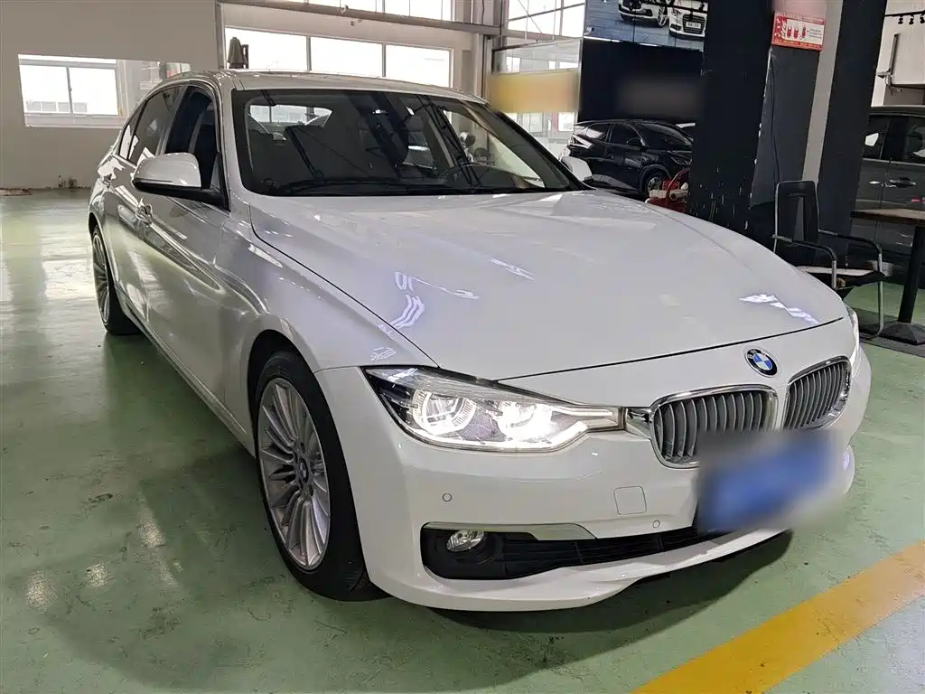 BMW 3 Series 2018 — фото 20