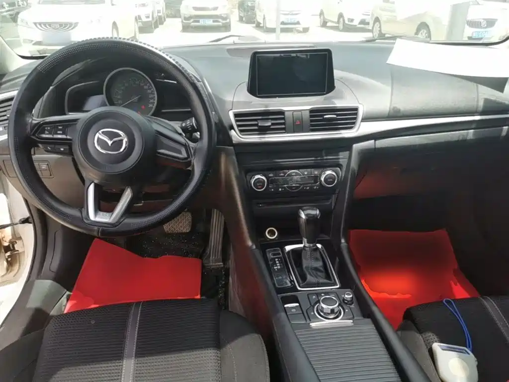Mazda 3 Axela 2019 — фото 10