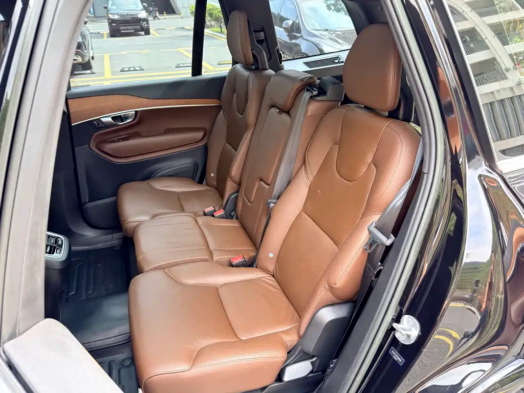 Volvo XC90 2023 — фото 10