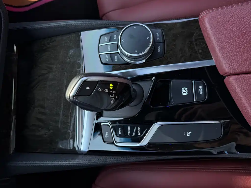 BMW 5 Series 2019 — фото 18