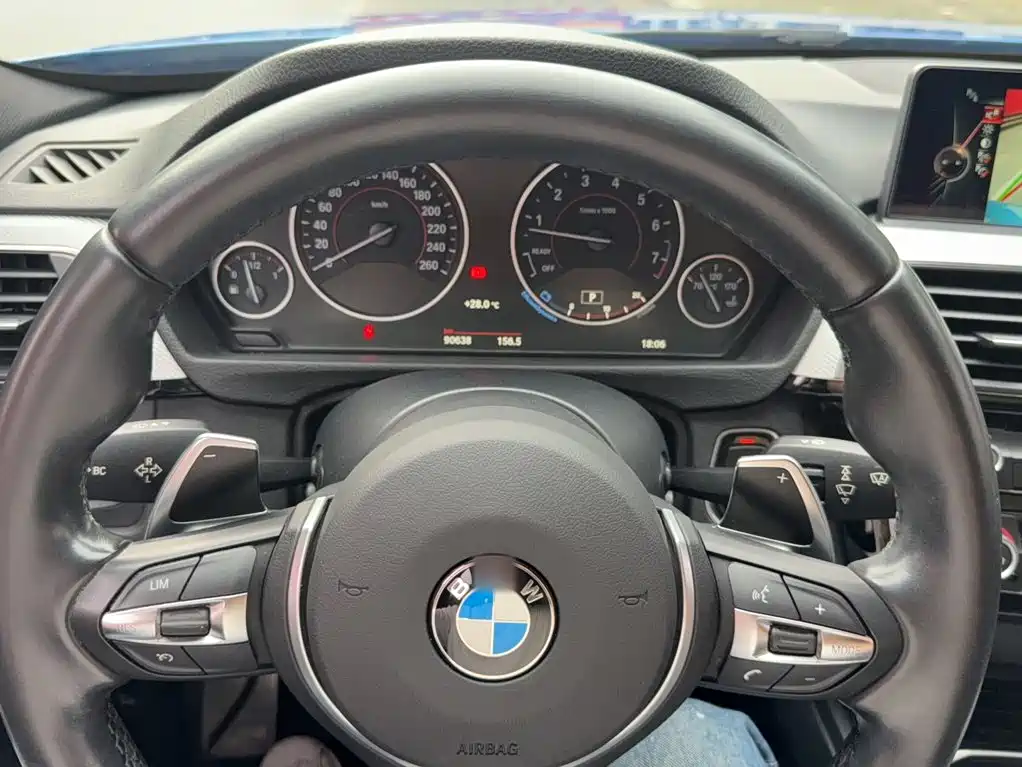 BMW 3 Series 2018 — фото 15