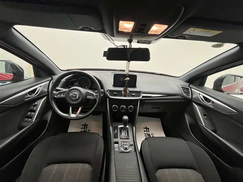 Mazda CX-4 2018 — фото 10