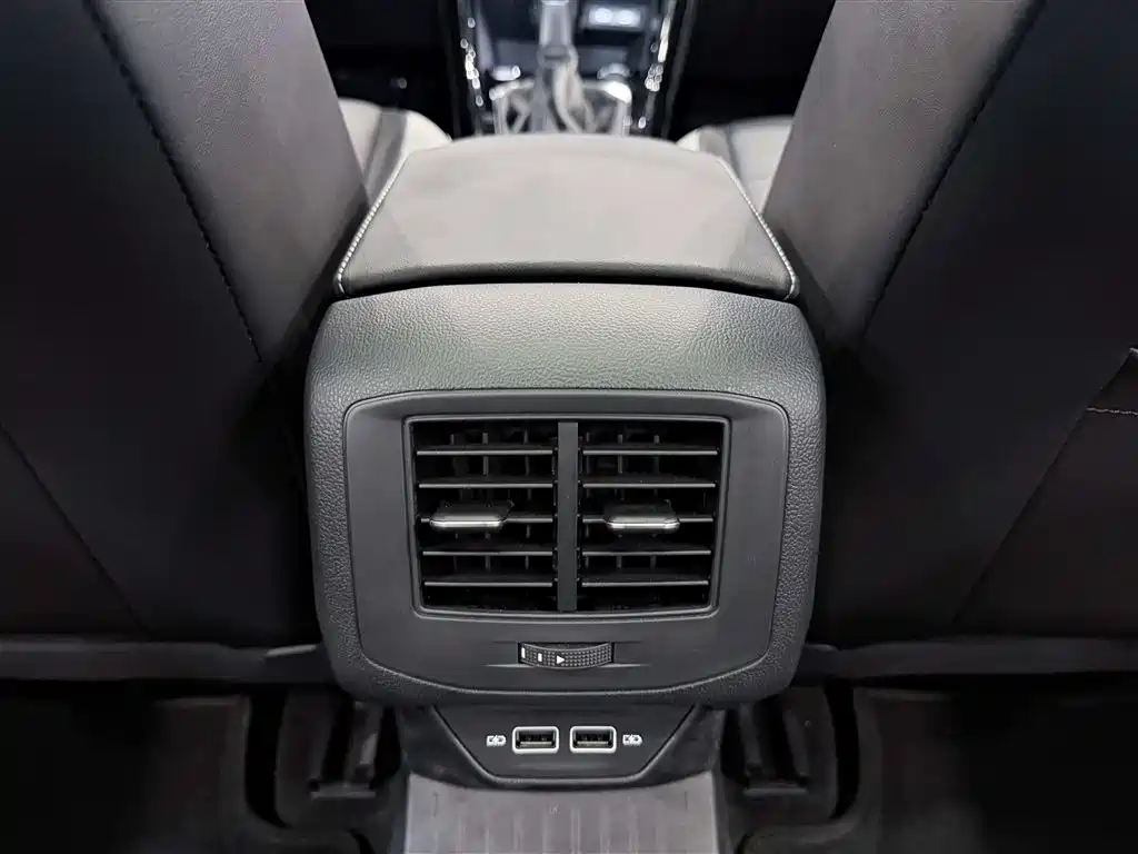 Volkswagen T-Roc 2023 — фото 28
