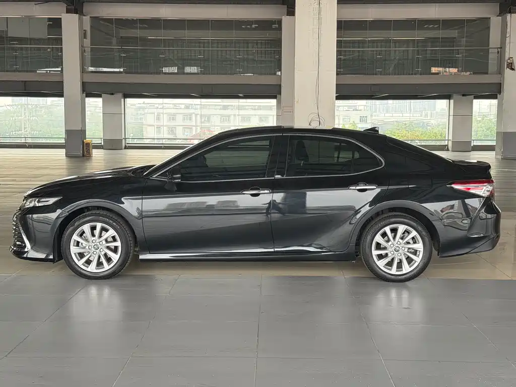 Toyota Camry 2021 — фото 3