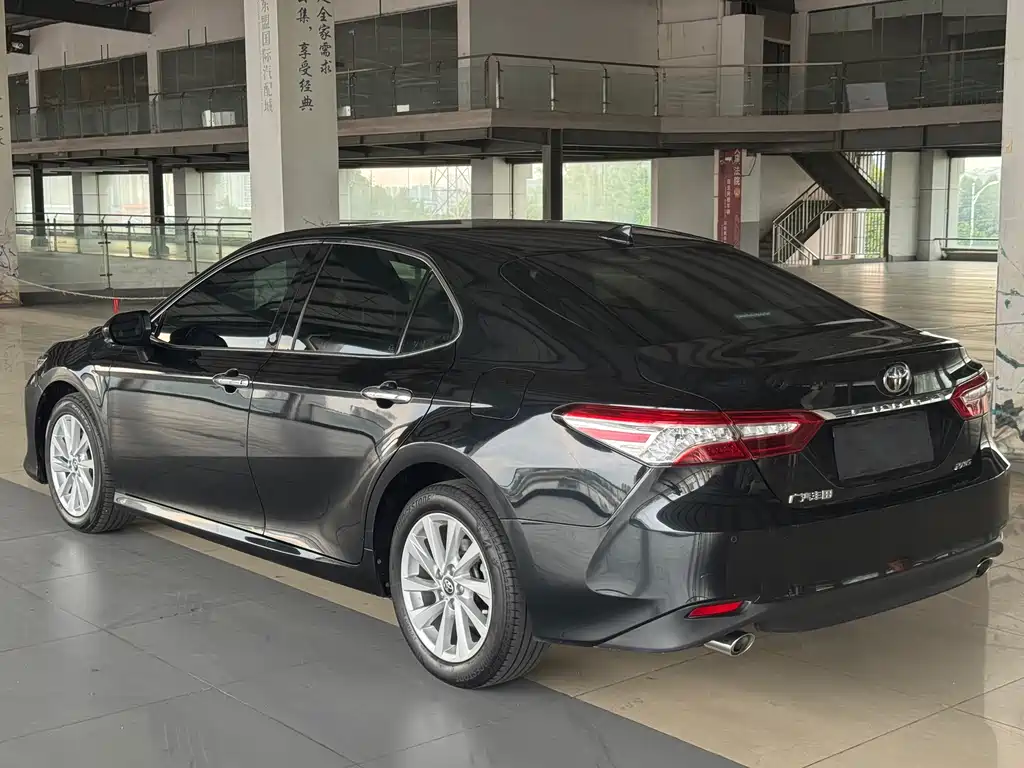 Toyota Camry 2021 — фото 4