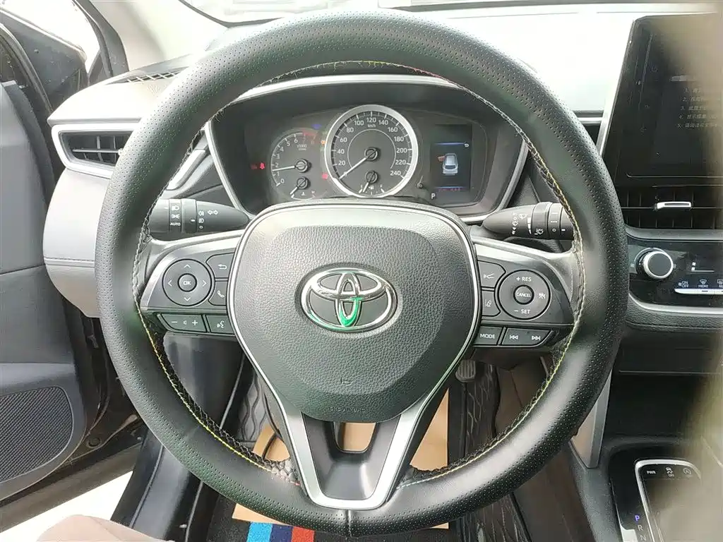 Toyota Corolla Cross 2022 — фото 3