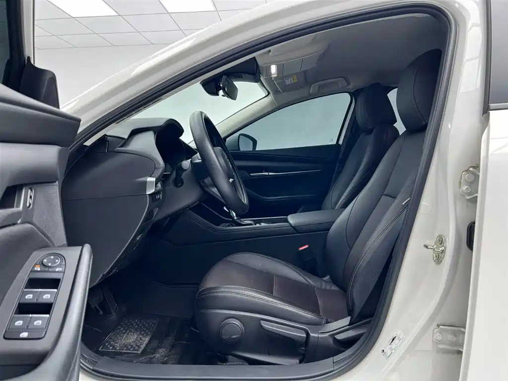 Mazda 3 Axela 2023 — фото 16