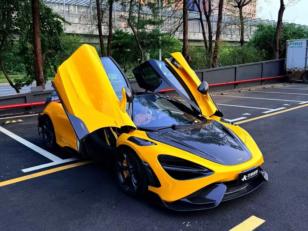 McLaren 720S 2020 — фото 16