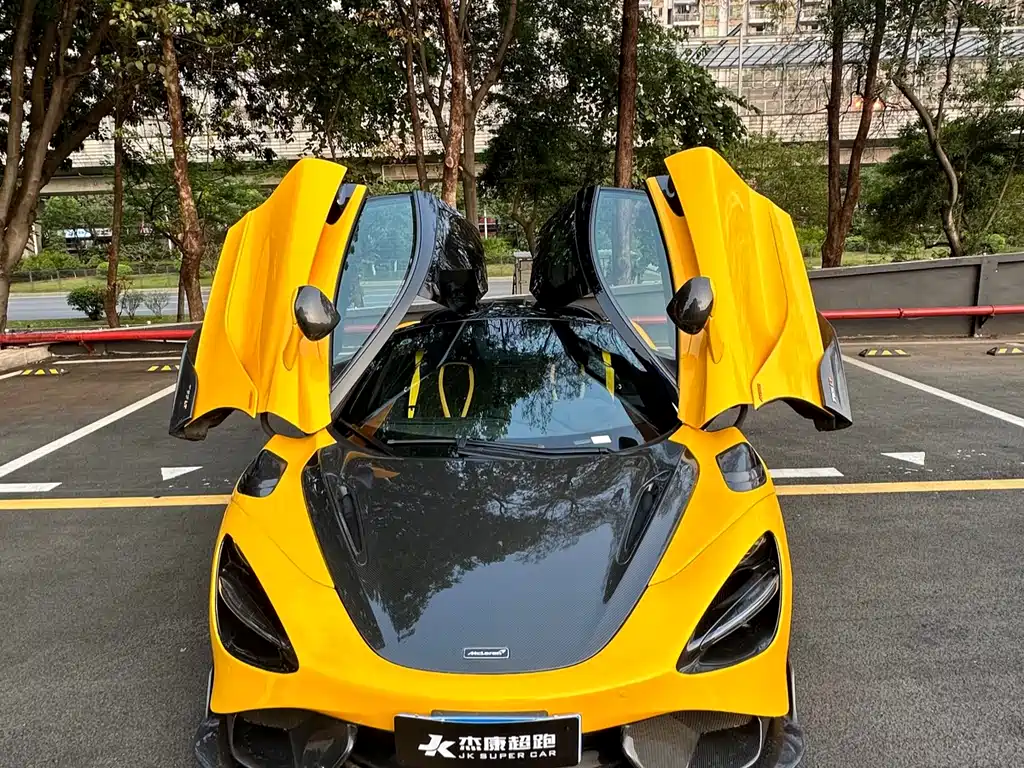 McLaren 720S 2020 — фото 18