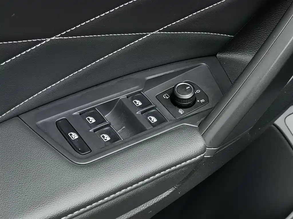 Volkswagen Tiguan L 2023 — фото 9