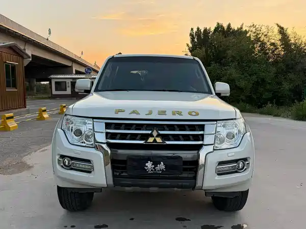Mitsubishi Pajero 2019