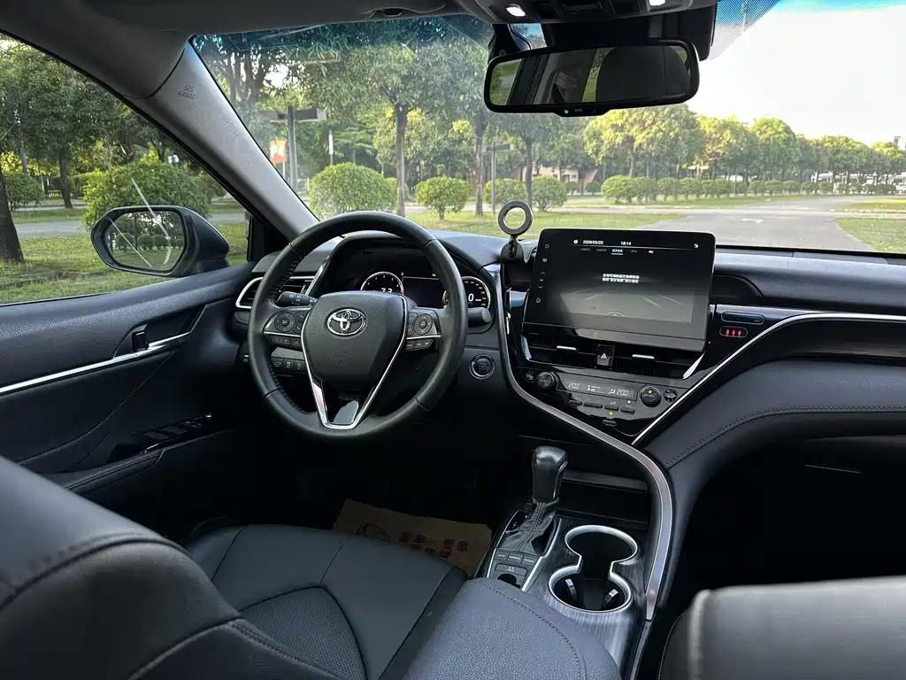 Toyota Camry 2023 — фото 13