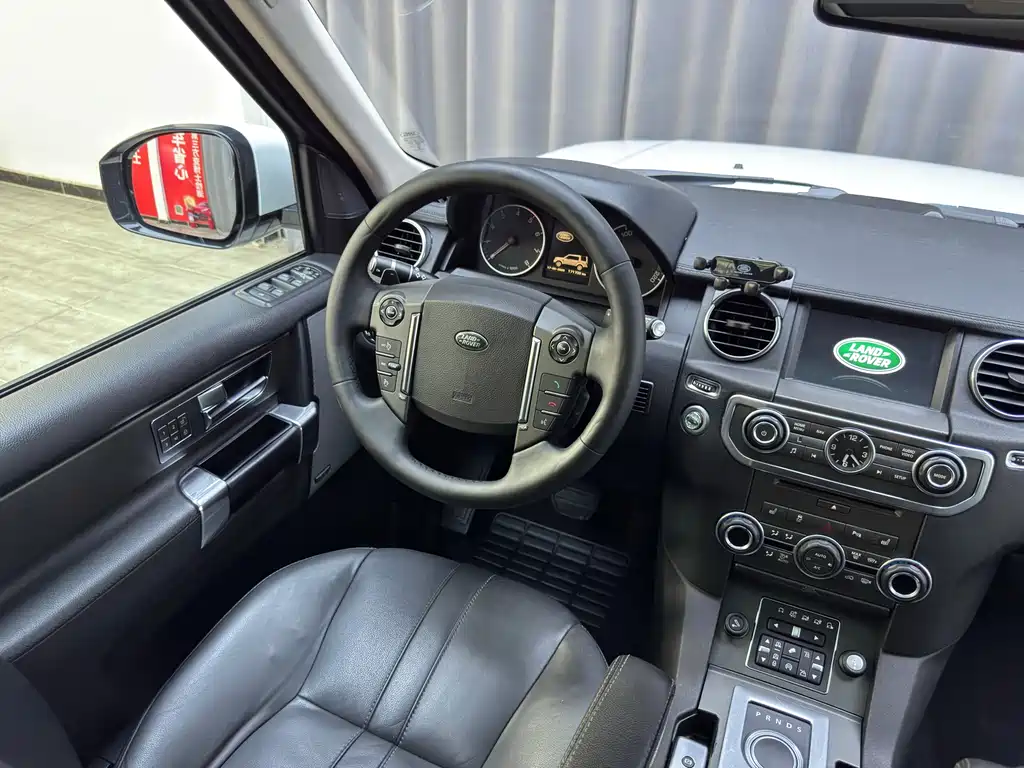 Land Rover Discovery 2015 — фото 9